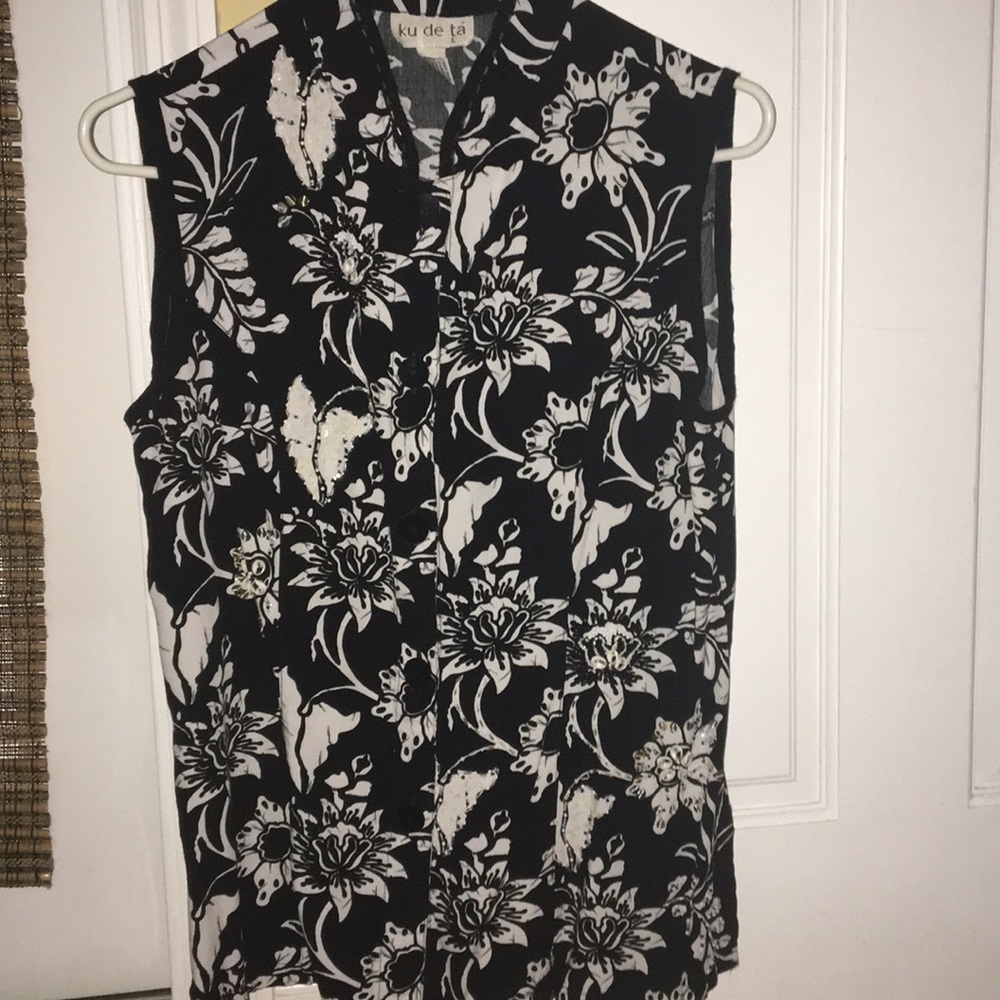 Black./white jeweled blouse